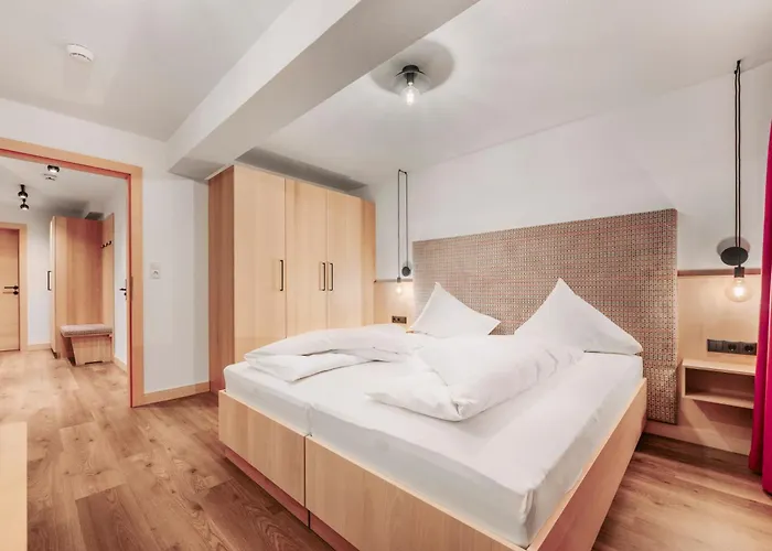 Otel Dominic 4*