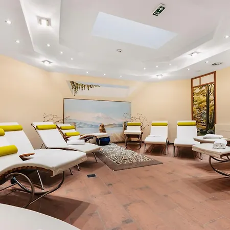 Dominic Hotel