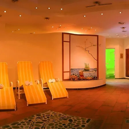 Dominic Hotel